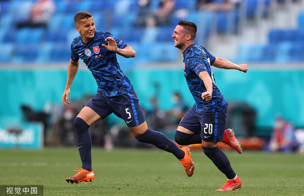 开云体育中国-波兰对斯洛伐克的胜利让球迷沸腾