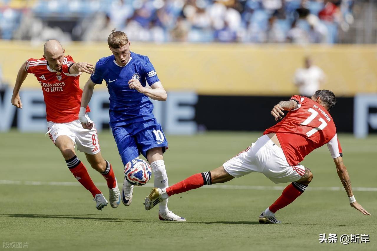 开云体育-切尔西肆意进攻，场上精彩纷呈