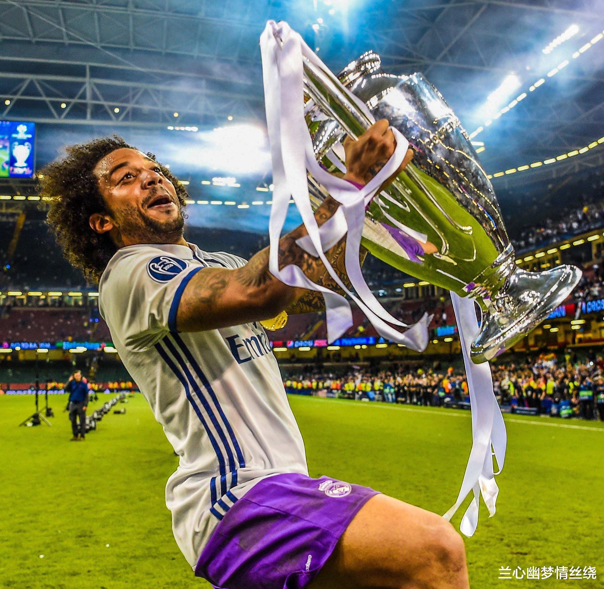 传奇球星回归绿茵场,引发粉丝热议的简单介绍 传奇球星回归绿茵场,引发粉丝热议的简单介绍