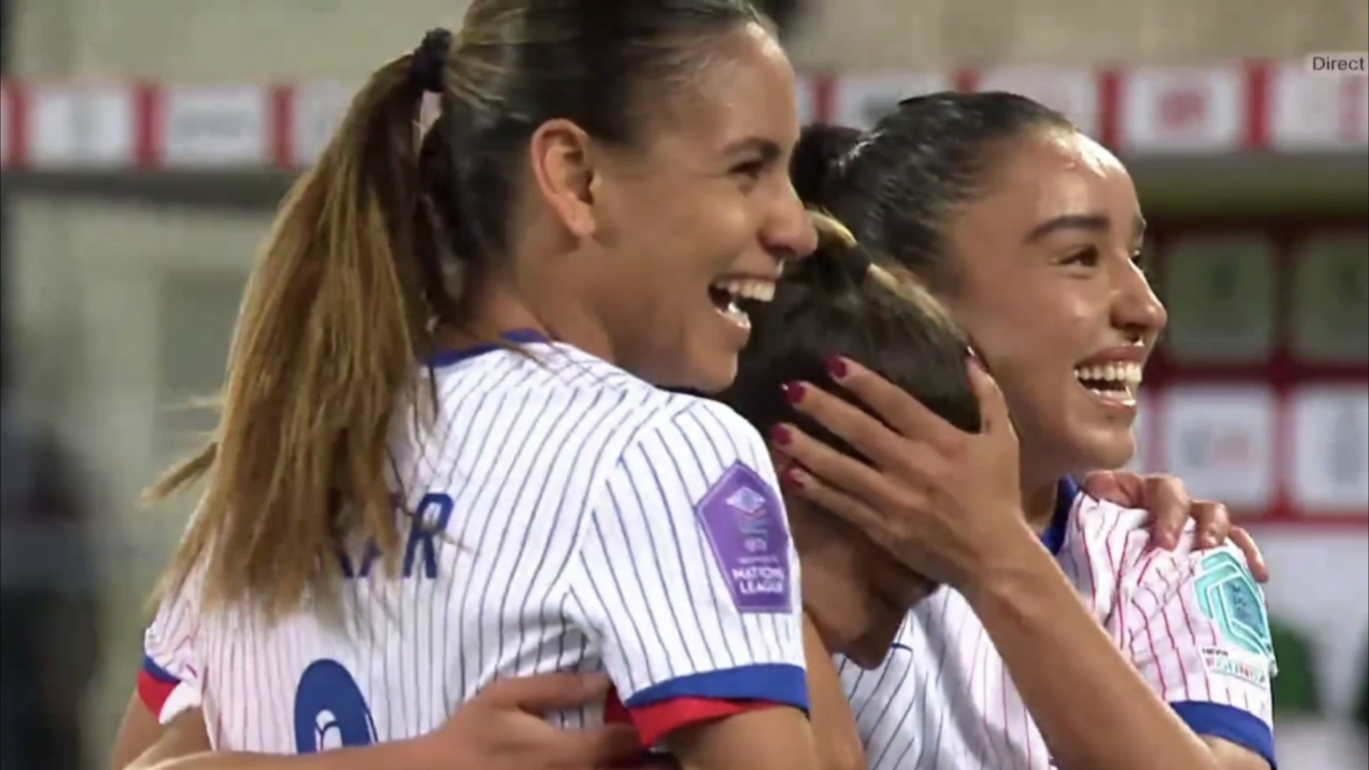 法国女足豪取连胜,追逐胜利! 法国女足豪取连胜,追逐胜利!