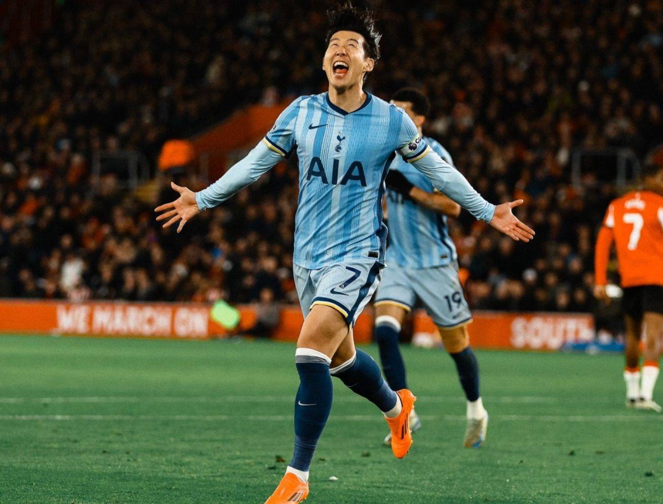 斯托克城客场惨败,球队遭遇困境 斯托克城客场惨败,球队遭遇困境