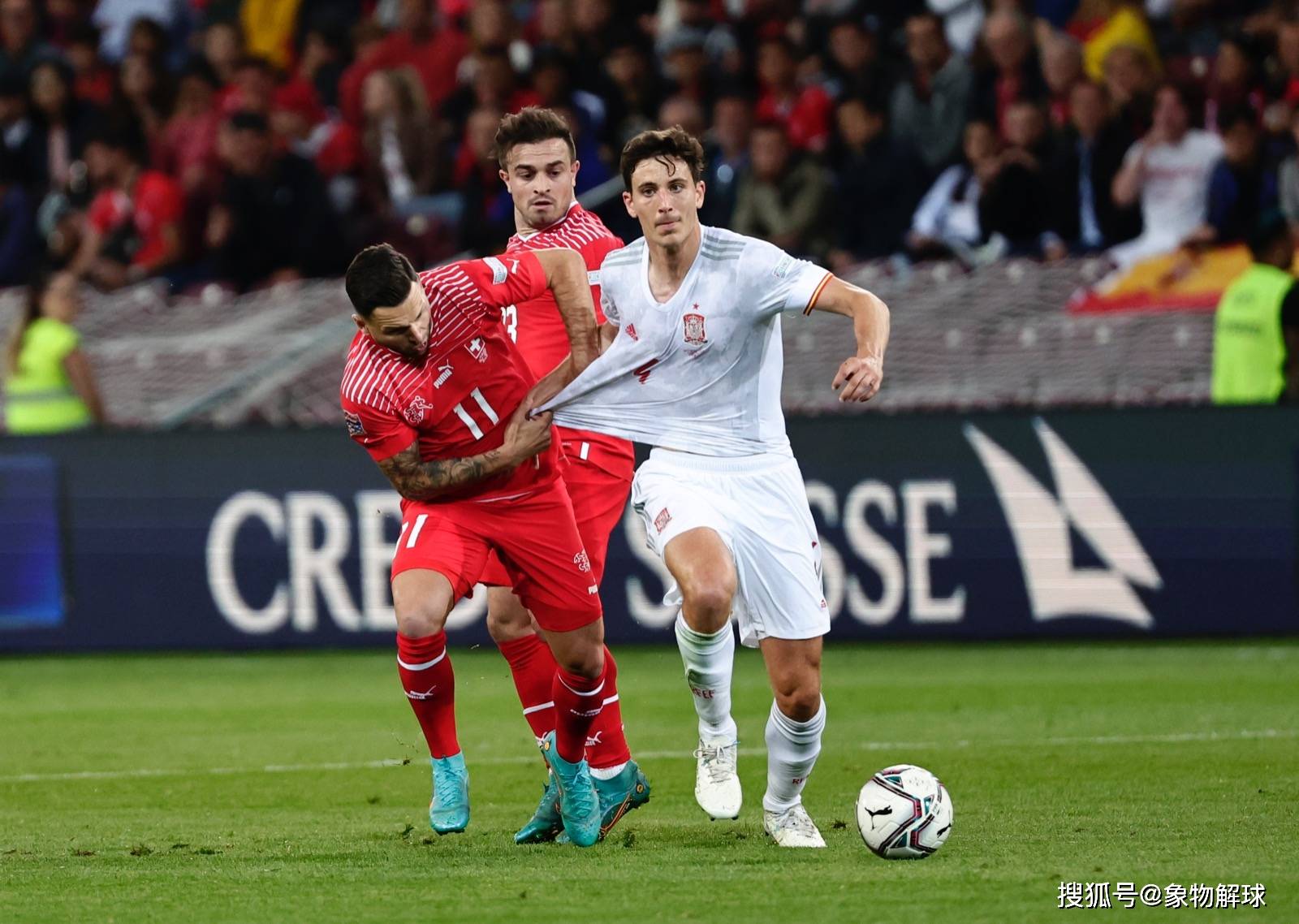 国际友谊赛持续进行,球队间实力对比均衡的简单介绍 国际友谊赛持续进行,球队间实力对比均衡的简单介绍