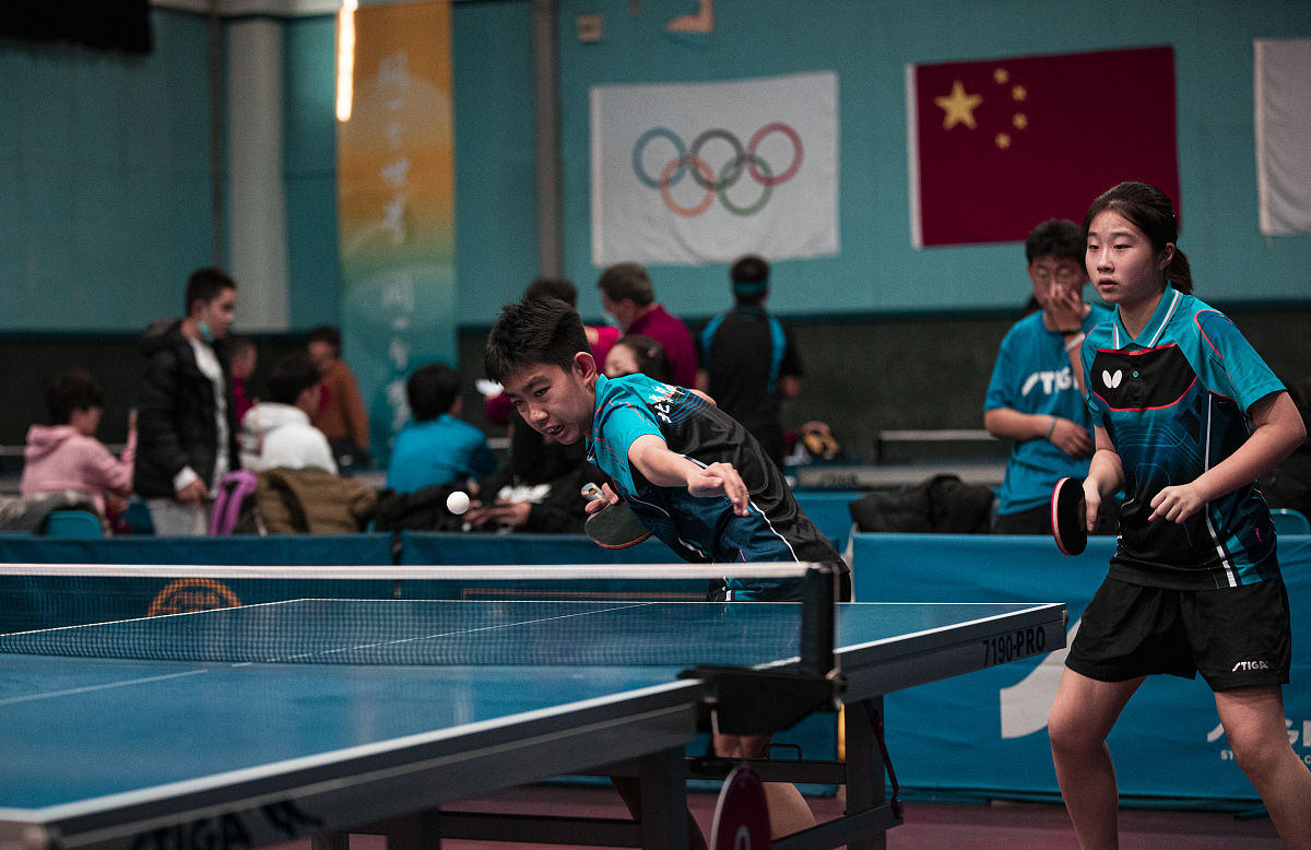 实力派球员在比赛中展现出色技术 实力派球员在比赛中展现出色技术