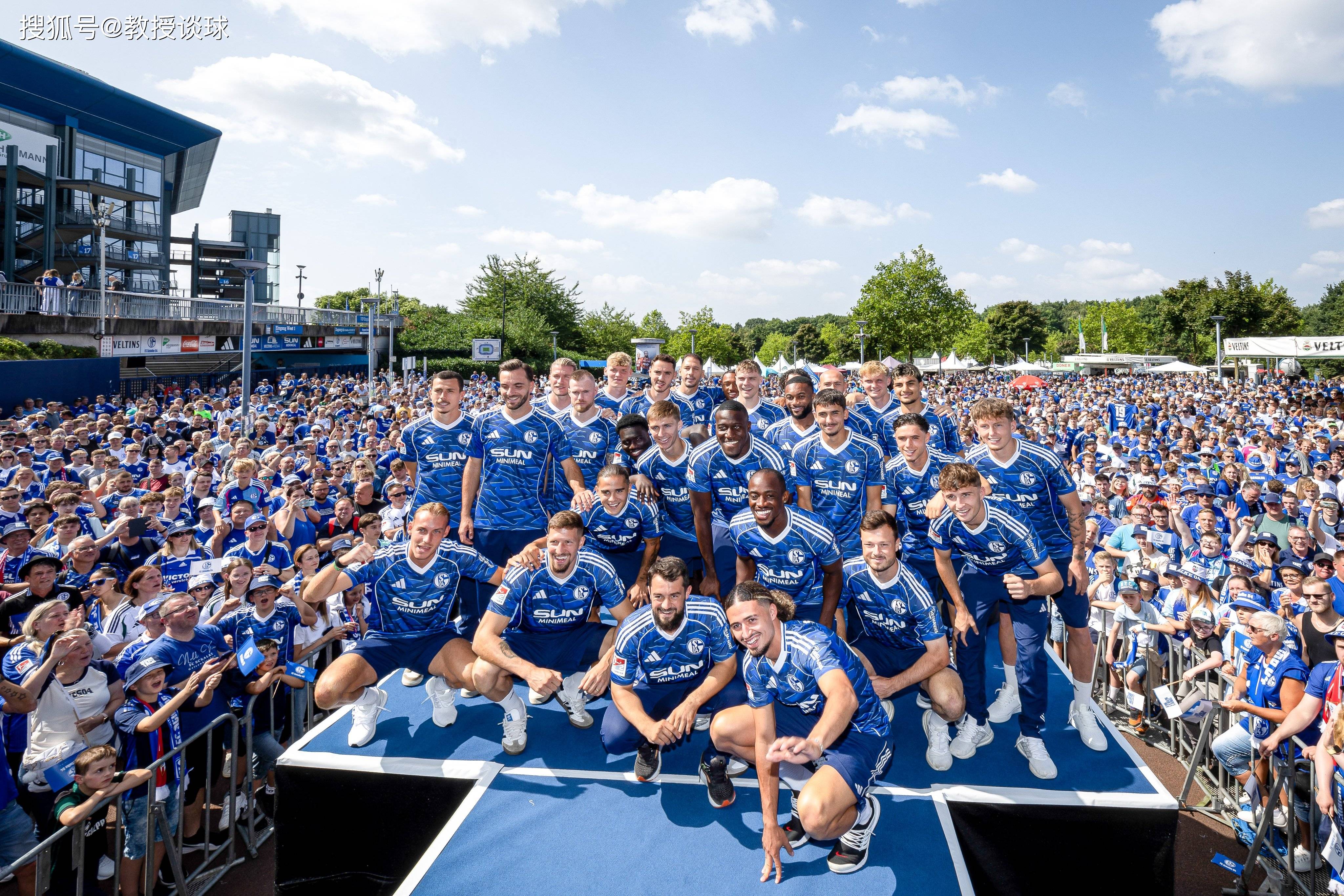 沙尔克队主场输球,遭遇困境 沙尔克队主场输球,遭遇困境