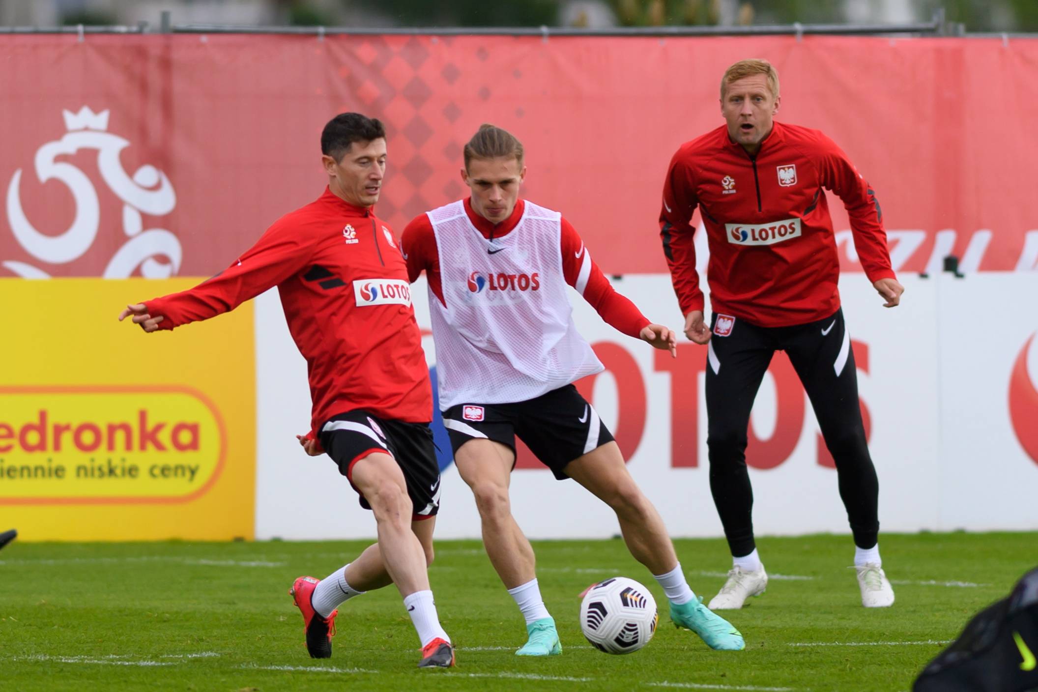 波兰队备战备受限制,队员备战欲胜利的简单介绍 波兰队备战备受限制,队员备战欲胜利的简单介绍