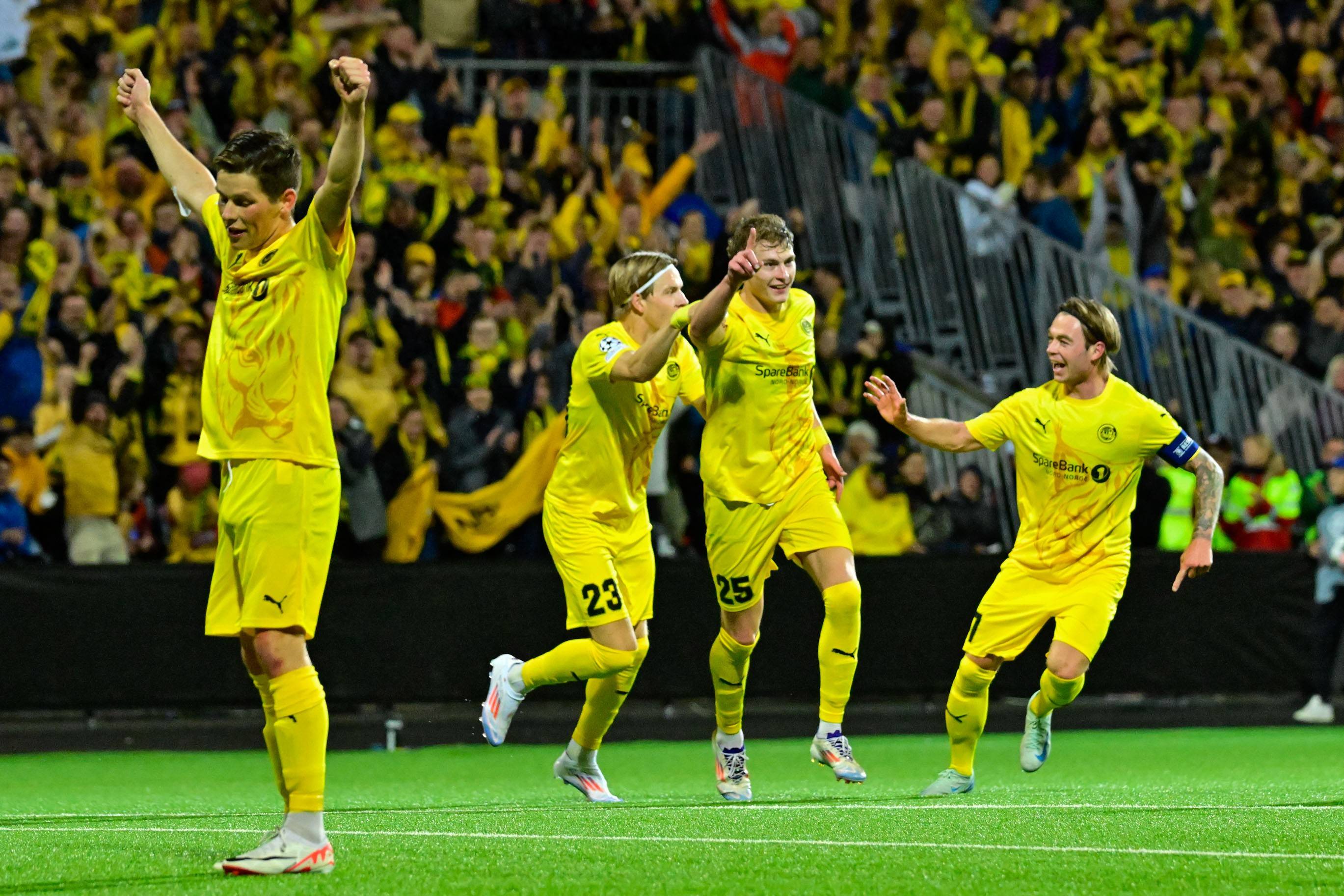 开云体育下载-汉堡球迷狂欢庆祝胜利，球队满意表现