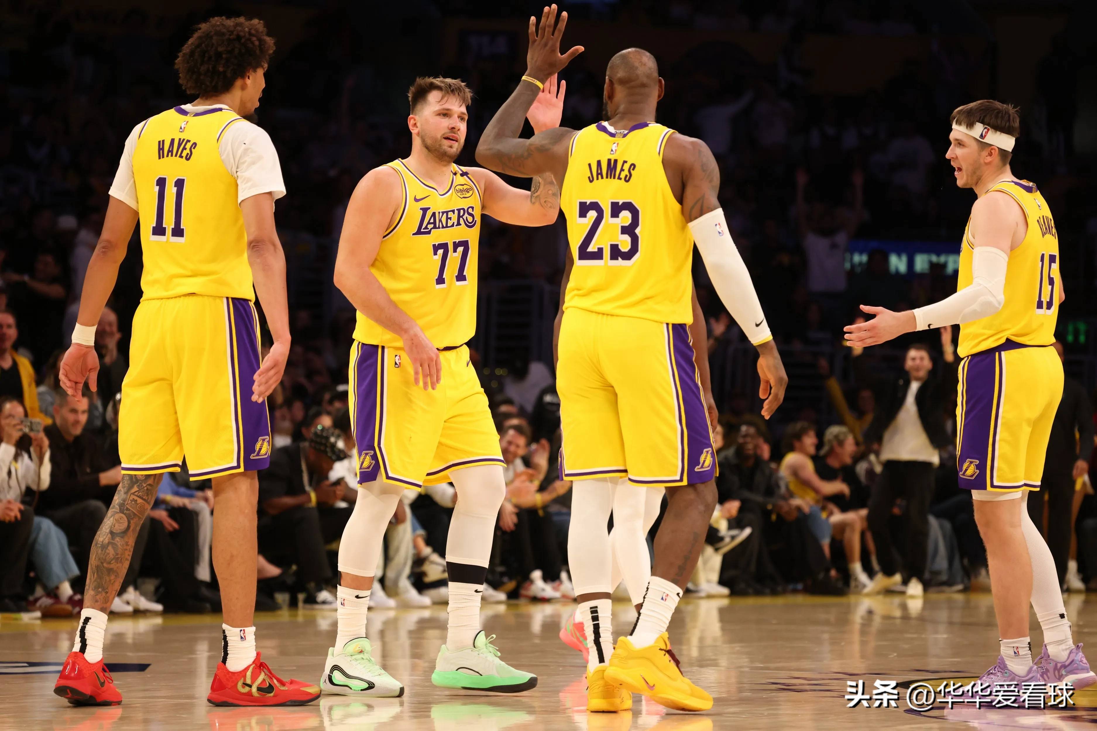 开云体育下载-开拓者队主场擒湖人，系列赛1-1平的简单介绍