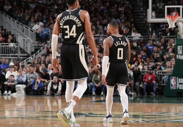 雄鹿队双塔组合发威,力压对手 雄鹿队双塔组合发威,力压对手