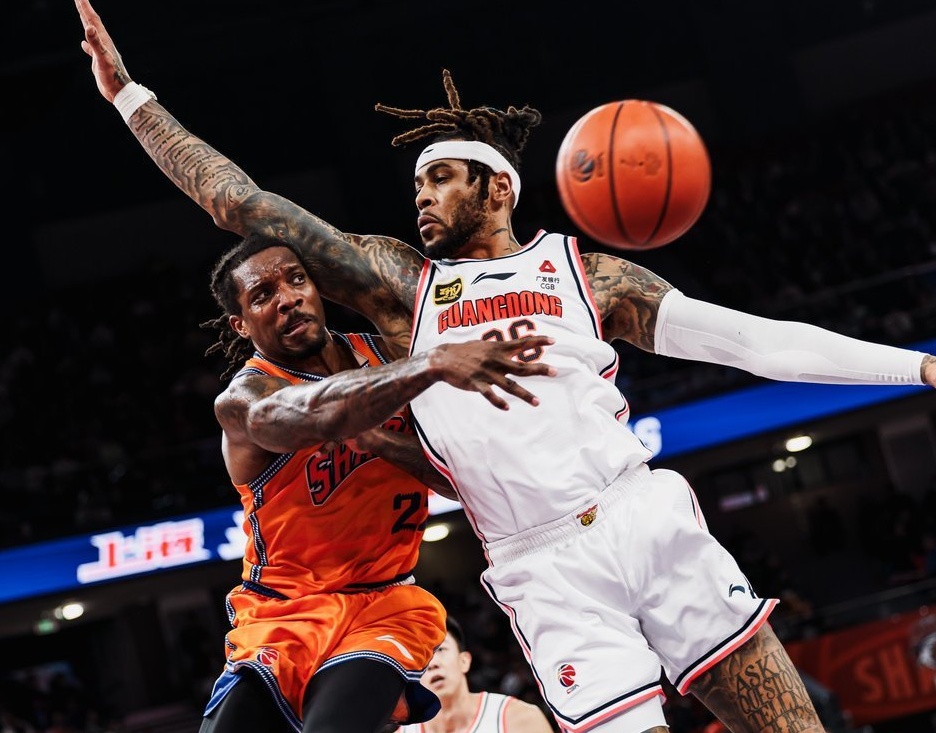 开云体育在线-骑士碾压广东队，布伦森点燃赛场的简单介绍