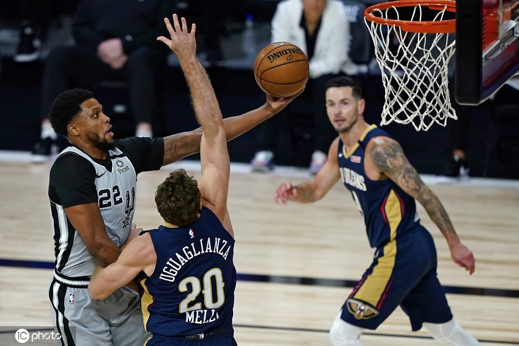 鹈鹕鏖战天津队,德罗赞扛起全队 鹈鹕鏖战天津队,德罗赞扛起全队